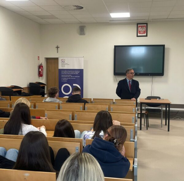 Lekcja „Bez Granic: Jakie zmiany przyniosła UE?” w Łopusznie za nami!